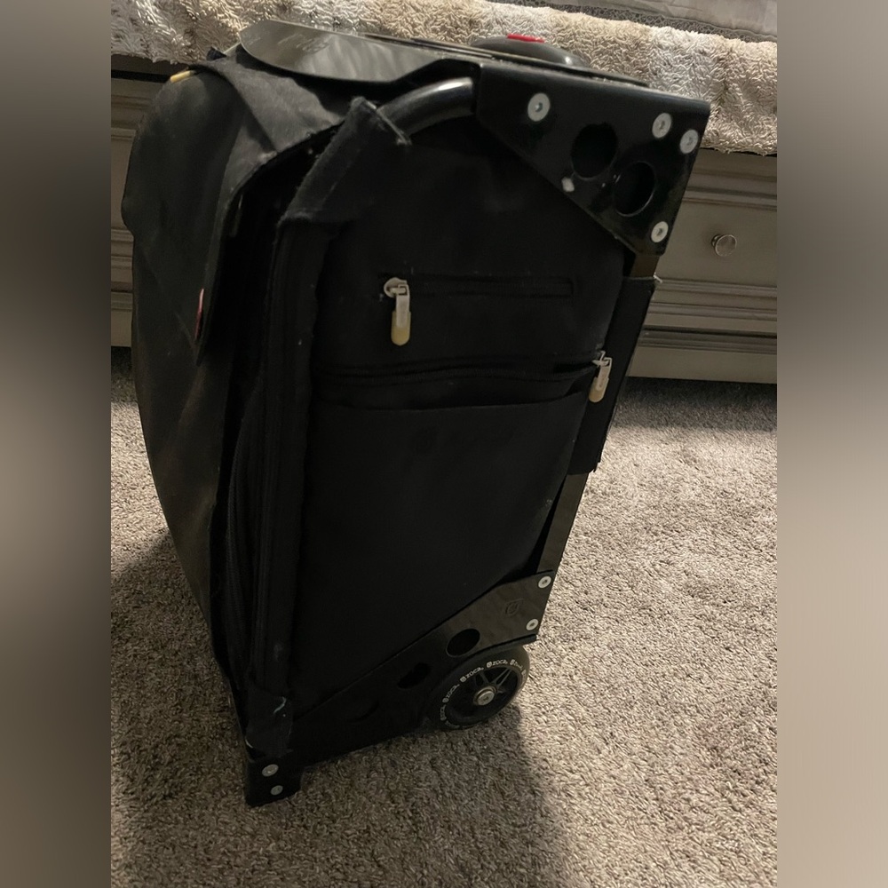 Zuca rolling case with 5 removable bags